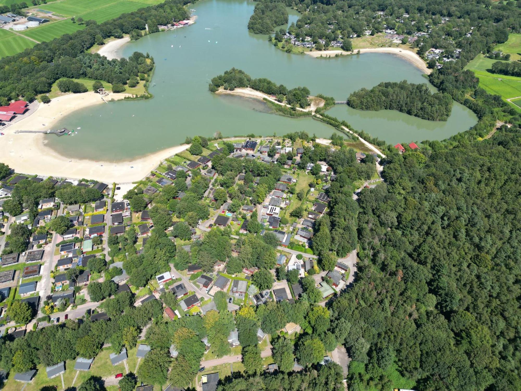 Gezellig Chalet Met 2 Slaapkamers En Zicht Op Het Water Erm Exterior foto
