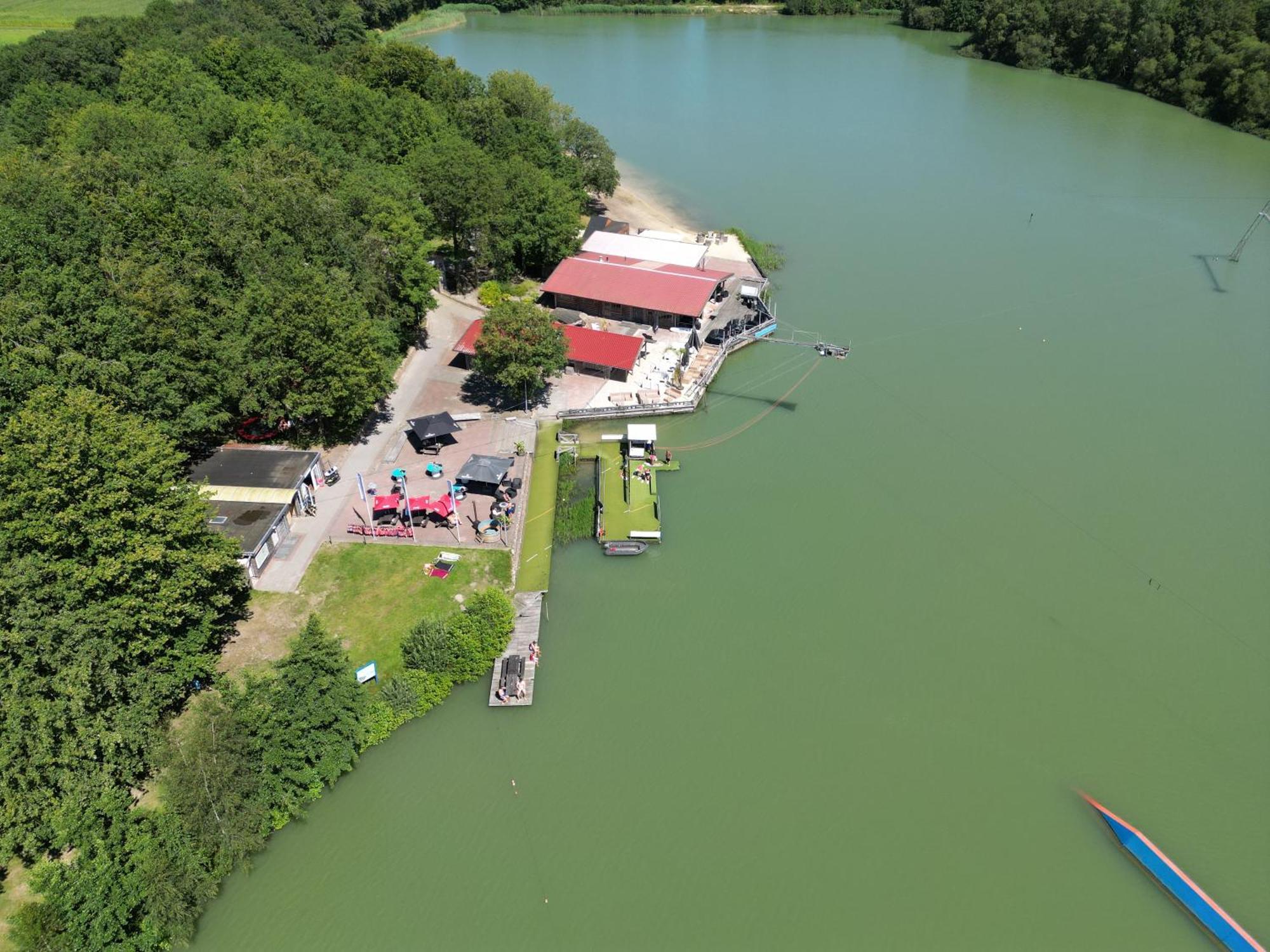 Gezellig Chalet Met 2 Slaapkamers En Zicht Op Het Water Erm Exterior foto
